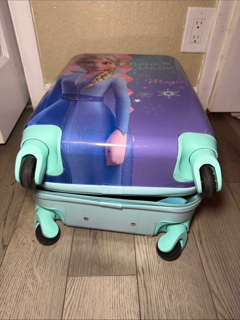 Disney Frozen Elsa Carry On Luggage Hardcover 18" Spinner Suitcase - Picture 8 of 12